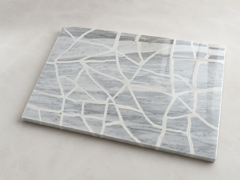 Tampo de mesa personalizado em mosaico de terrazzo e mármore para um projeto de design de interiores contemporâneo.